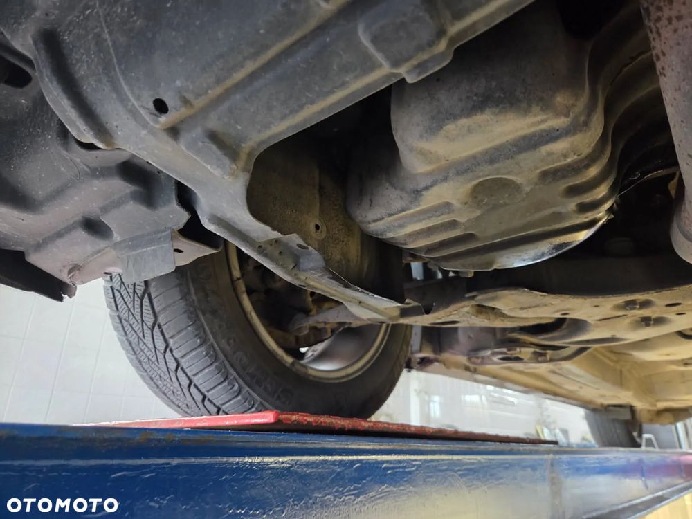 Toyota Avensis 2.0 VVT-i Sol - 34