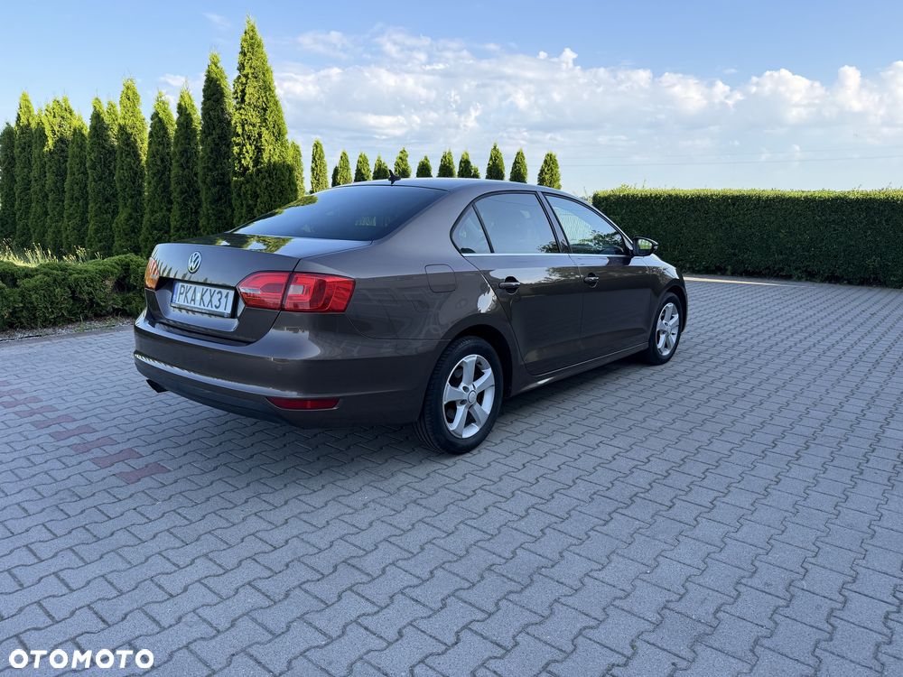 Volkswagen Jetta - 4