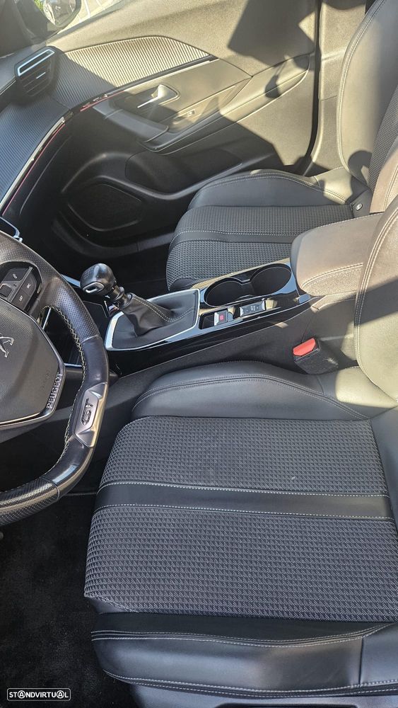 Peugeot 2008 - 4