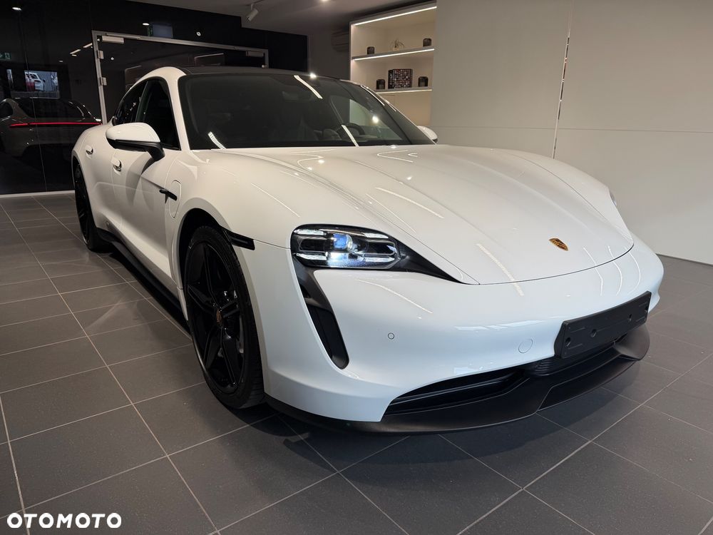 Porsche Taycan Performance Plus - 5