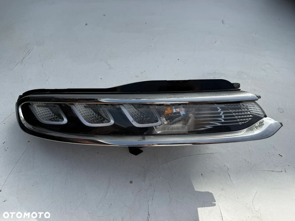 LAMPA PRZÓD PRAWA CITROEN C3 III 3 LED 16- 9820877880