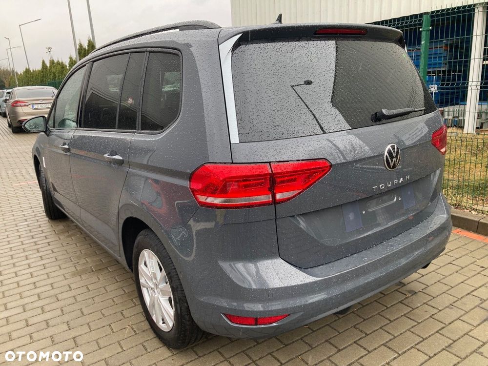 Volkswagen Touran - 4
