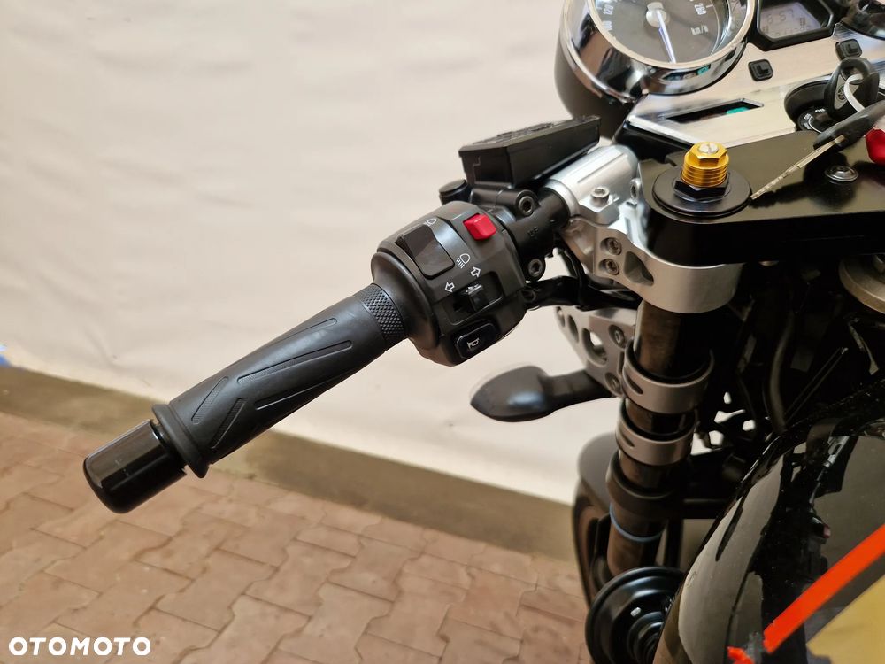 Yamaha XJR - 32