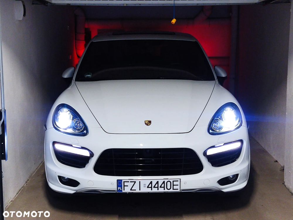 Porsche Cayenne - 1