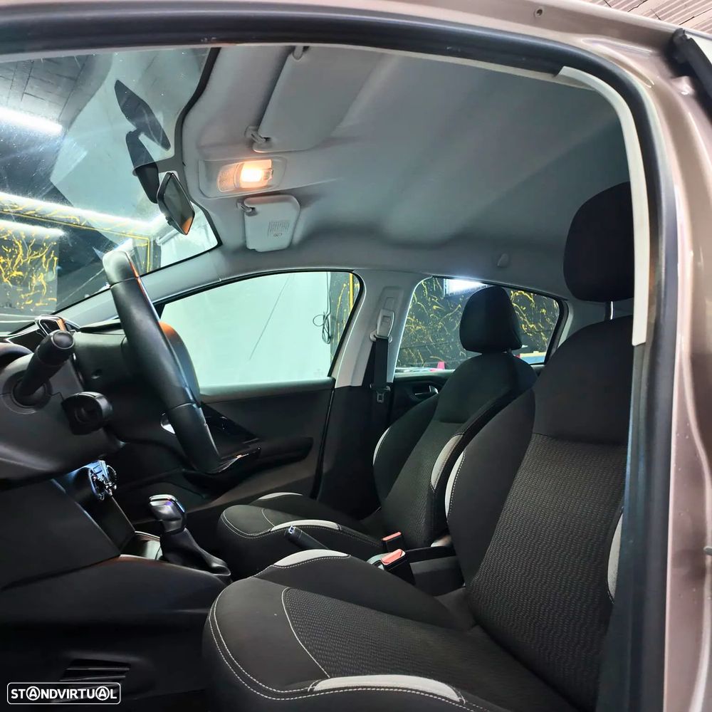 Peugeot 208 1.6 BlueHDi Style - 6