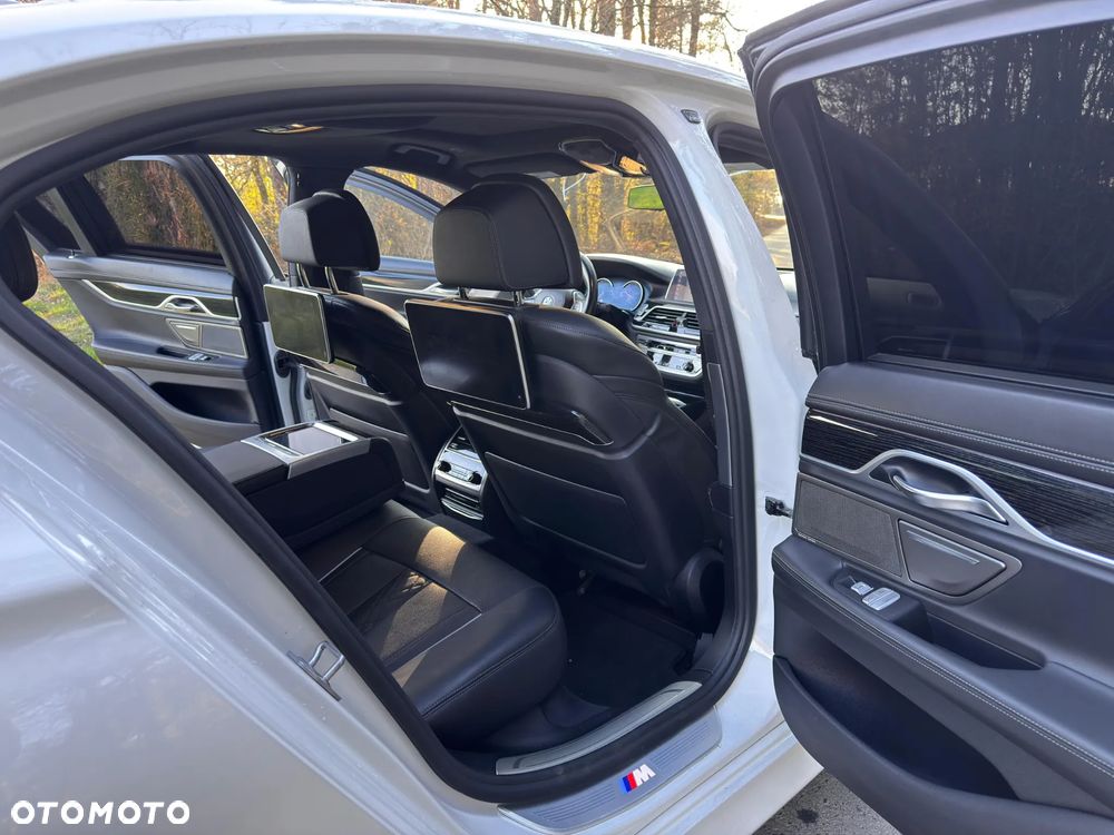 BMW Seria 7 750i xDrive - 25