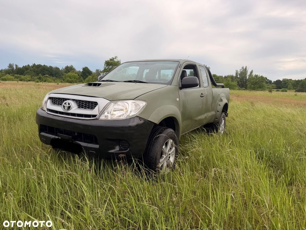 Toyota Hilux 2.5 D-4D DLX + - 1