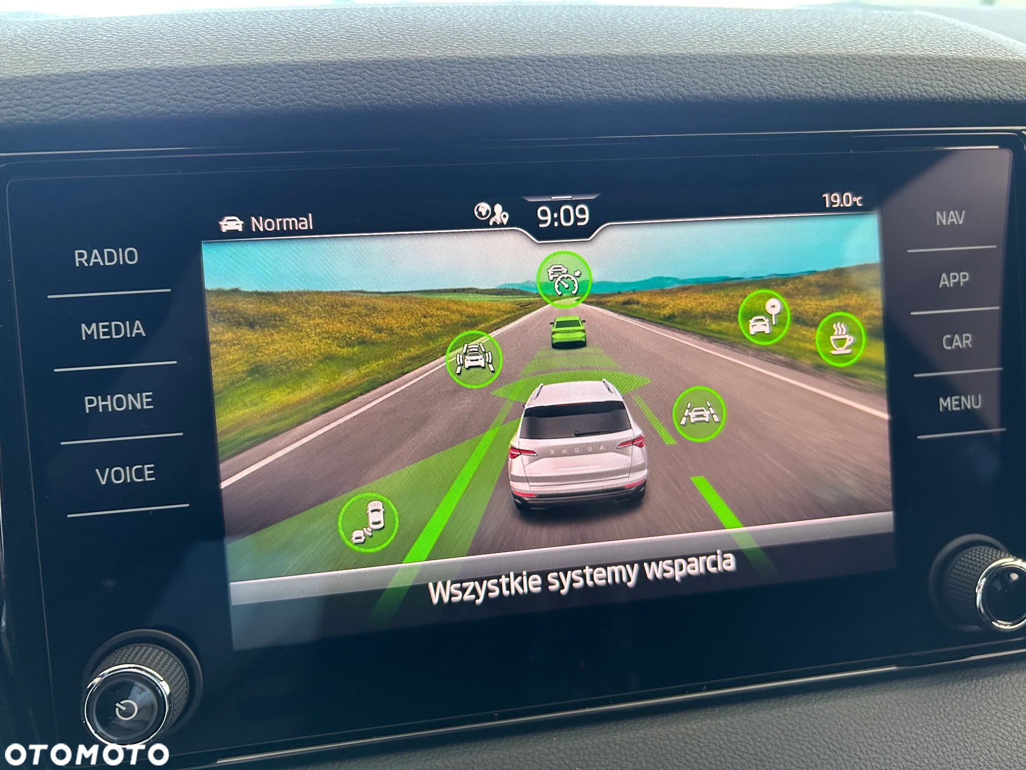 Skoda Karoq 1.5 TSI ACT Sportline DSG - 27