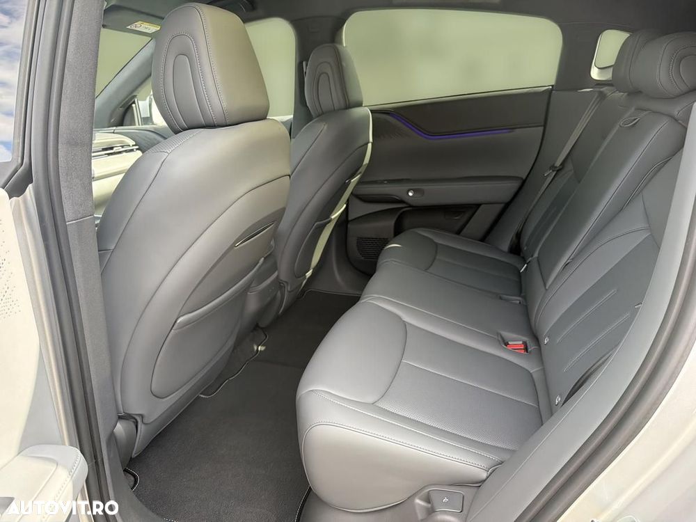 Xpeng G6 80.8 kWh AWD Performance - 17