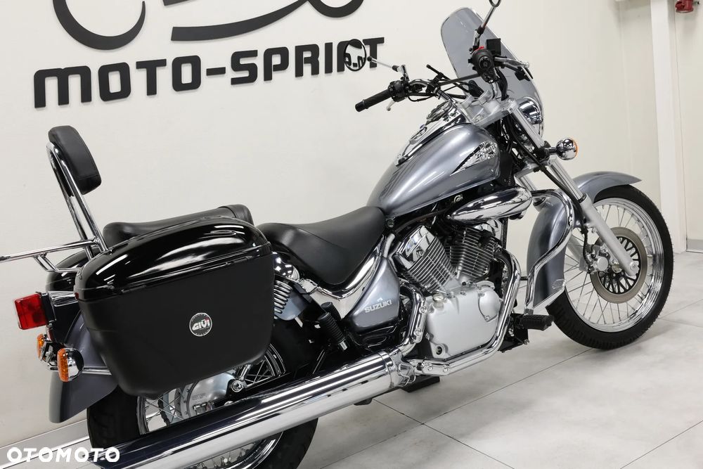 Suzuki Intruder - 10