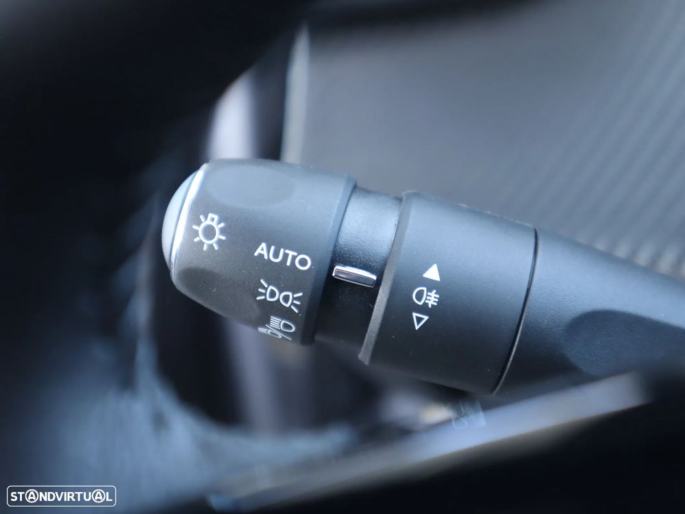 Peugeot e-2008 50 kWh Allure - 35