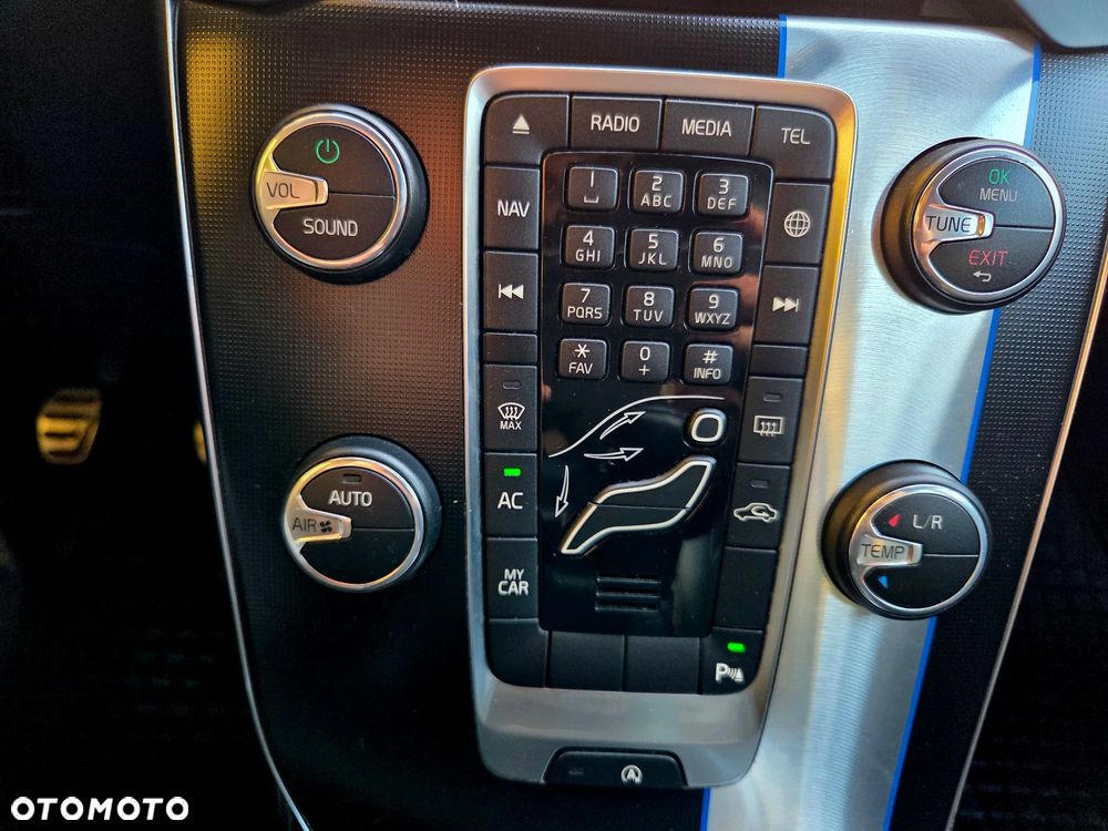 Volvo V40 D2 R Design - 24