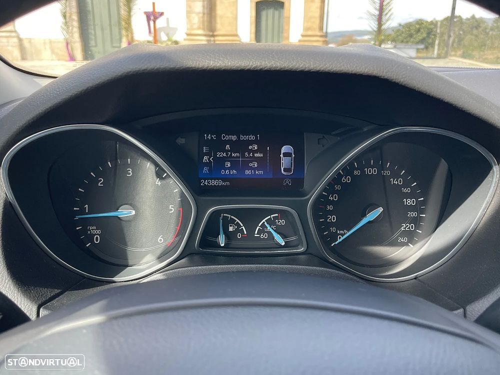 Ford Focus SW 1.5 TDCi Titanium - 38