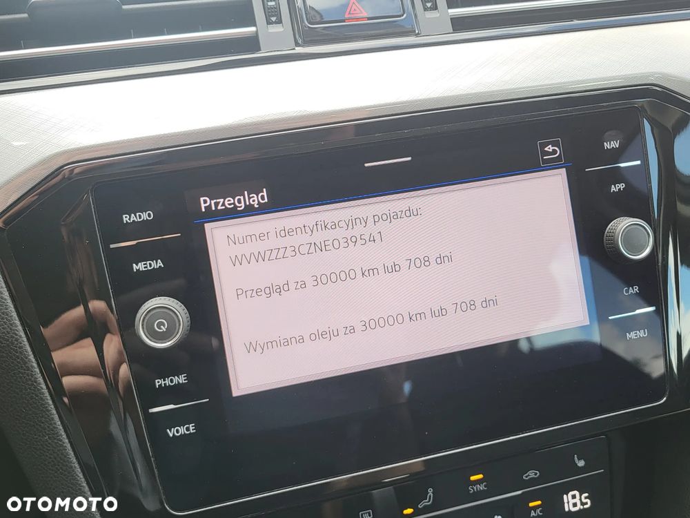 Volkswagen Passat 2.0 TSI Business DSG - 23