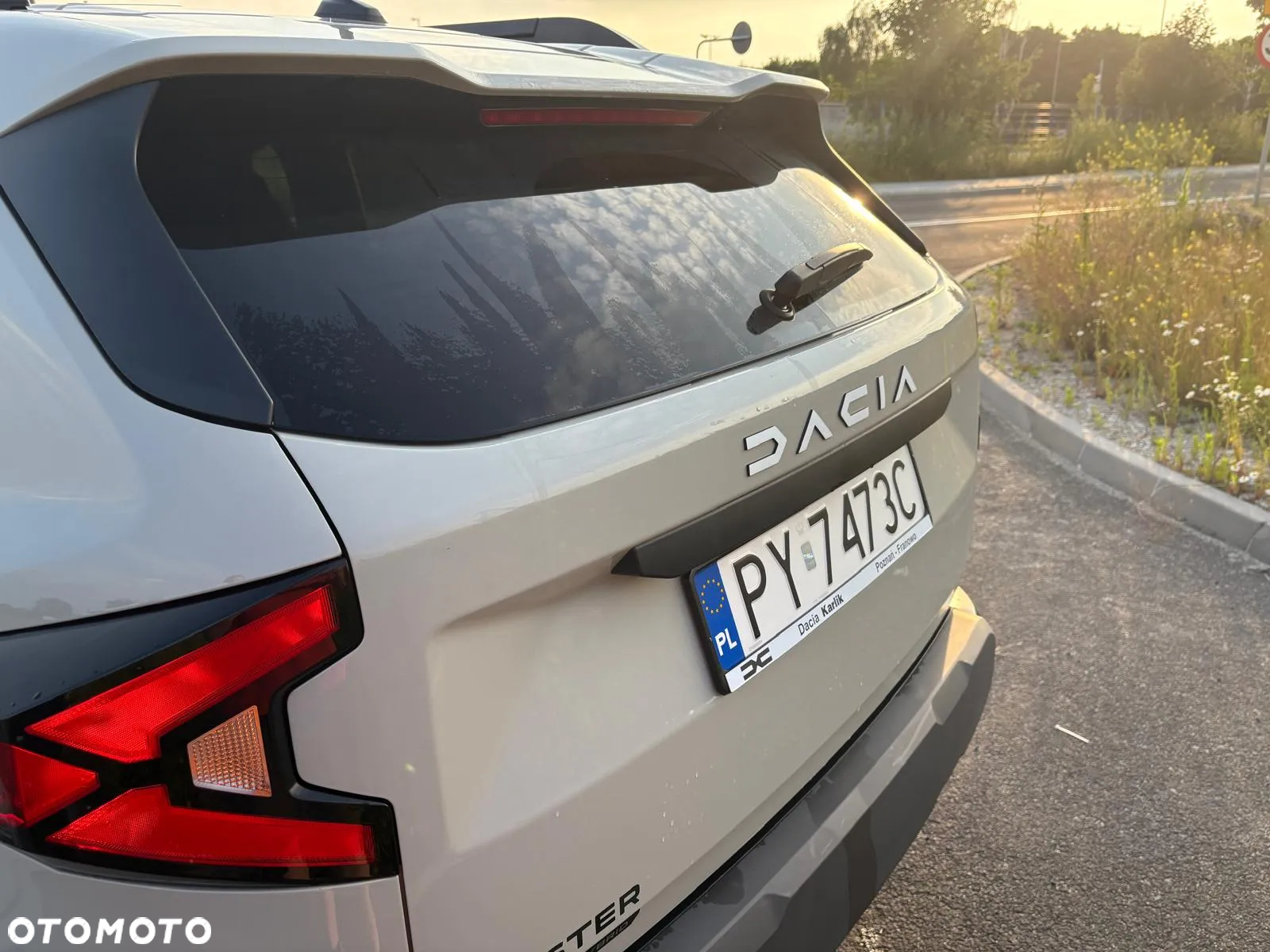 Dacia Duster 1.6 Full Hybrid 140 Journey MMT - 25