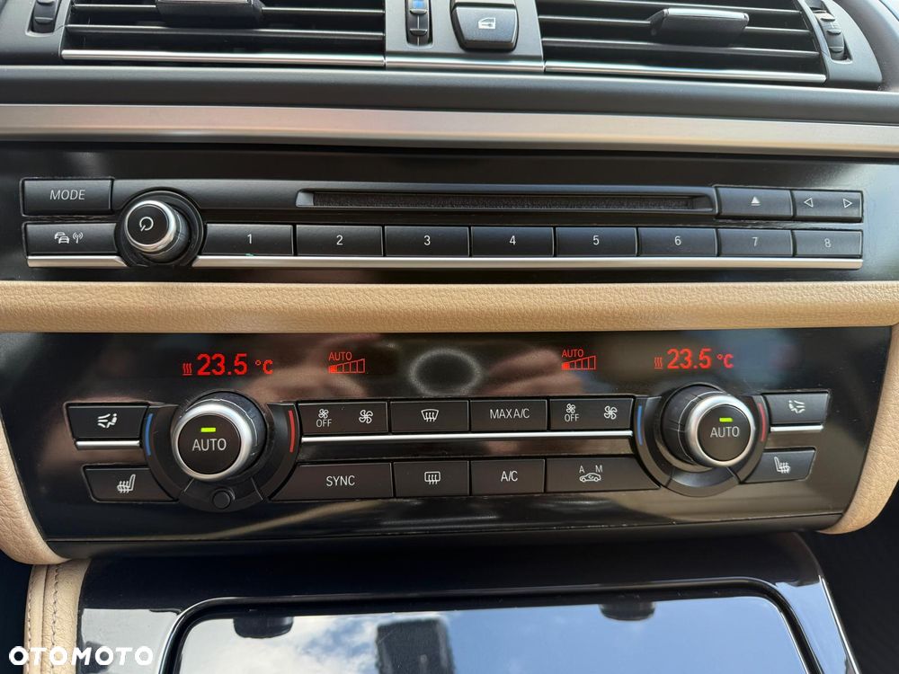 BMW Seria 5 520d xDrive - 32