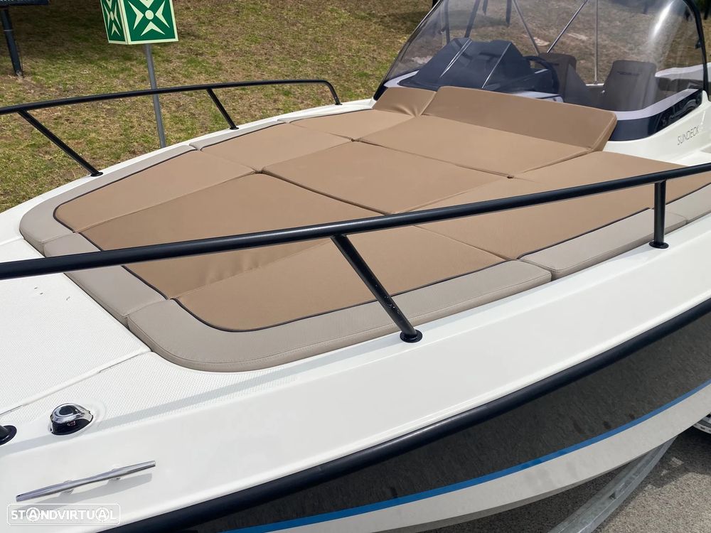 Quicksilver Activ 755 Sundeck - 6