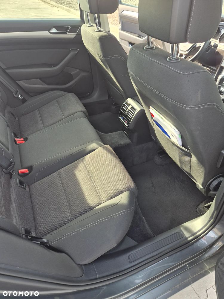 Volkswagen Passat - 13