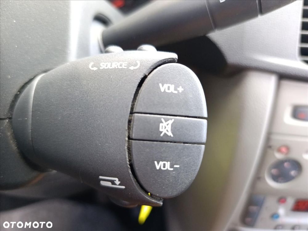 Renault Thalia 1.2 16V All Inclusive Euro5 - 23