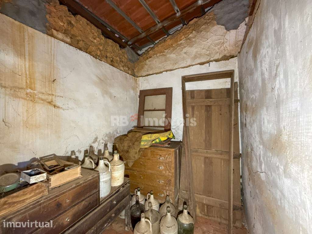 Arrecadação com Terreno e Potencial para Habitação - Roda Pequena - Grande imagem: 3/21