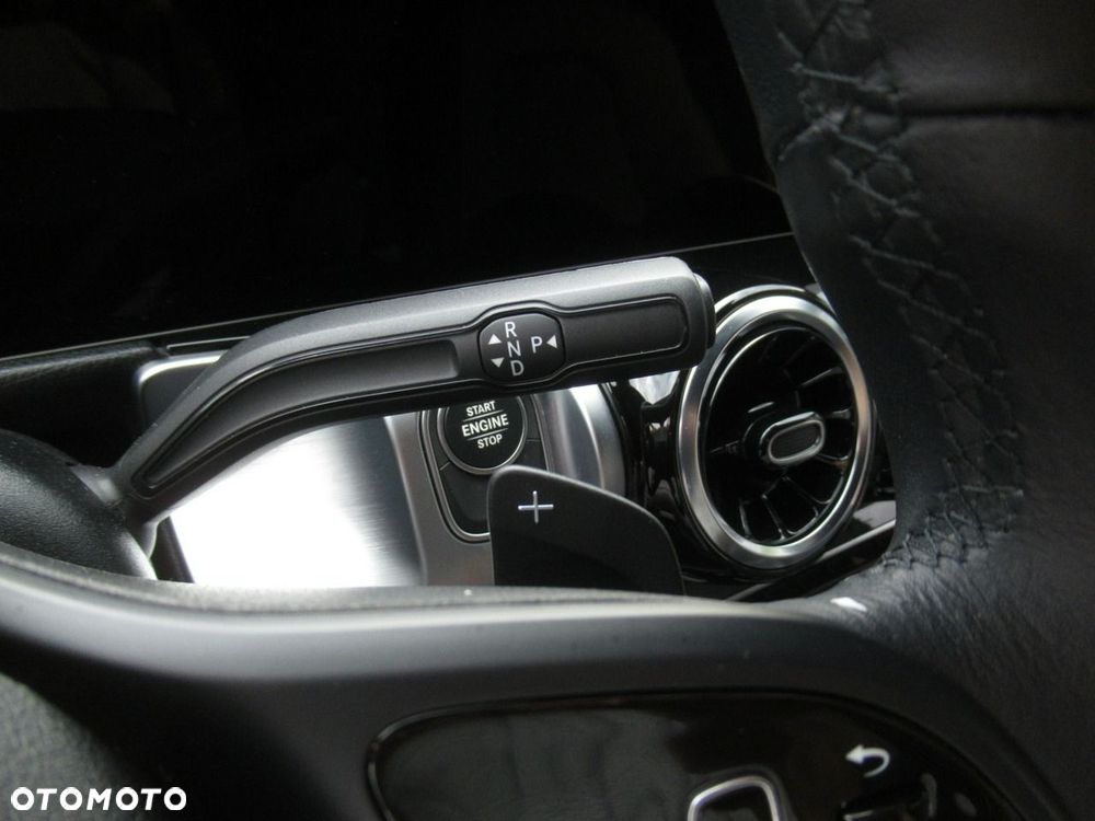 Mercedes-Benz GLB 200 7G-DCT - 13