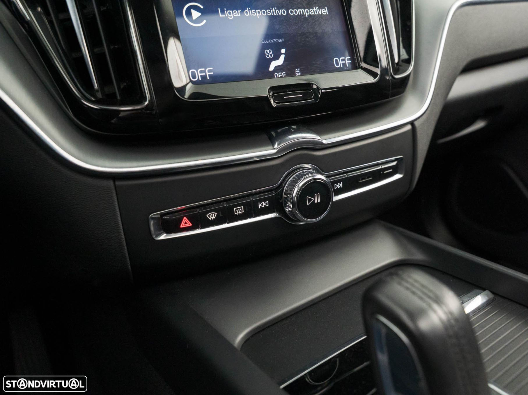 Volvo XC 60 2.0 T8 PHEV Momentum Plus AWD - 28