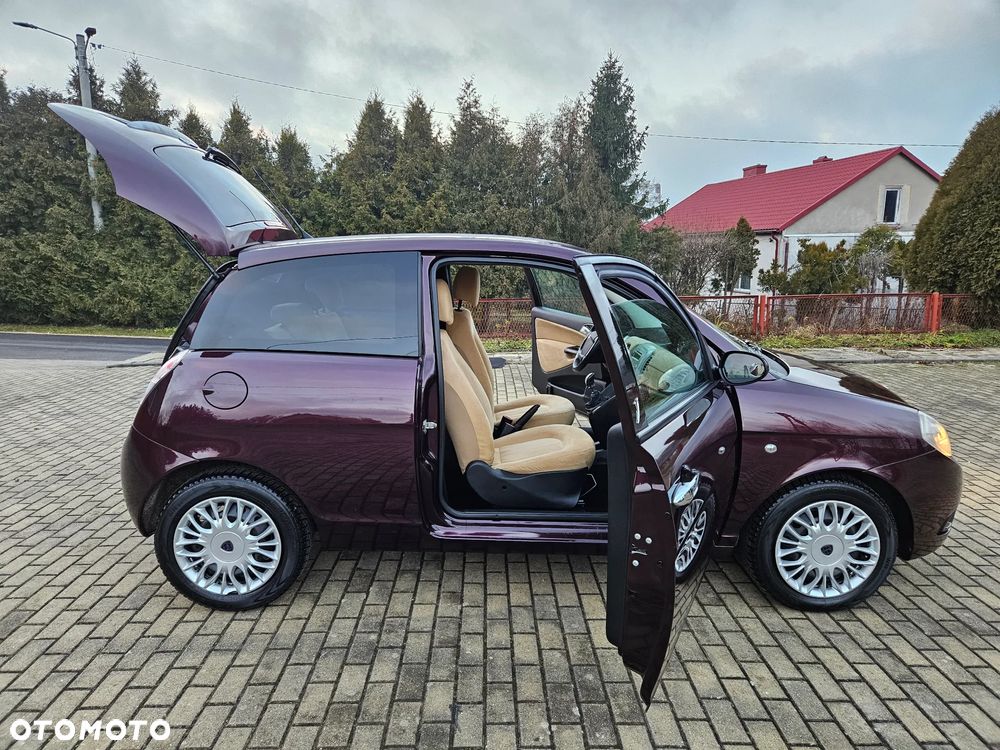 Lancia Ypsilon 1.4 8V Platino (4 os.) - 32