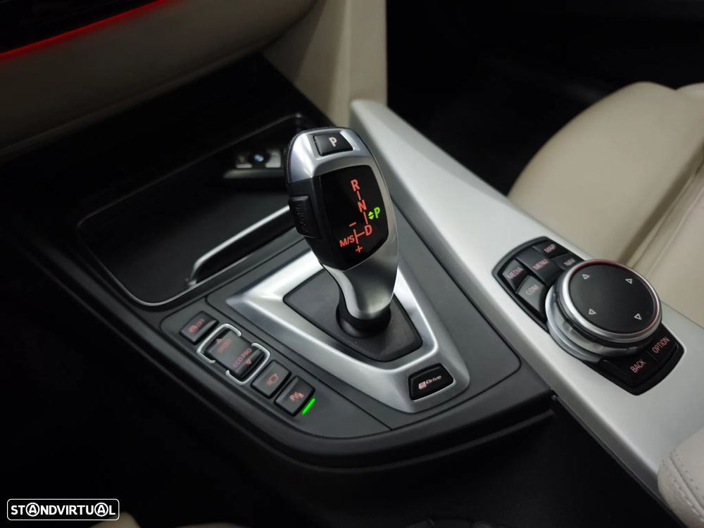 BMW 330 e iPerformance Line Luxury Purity - 32