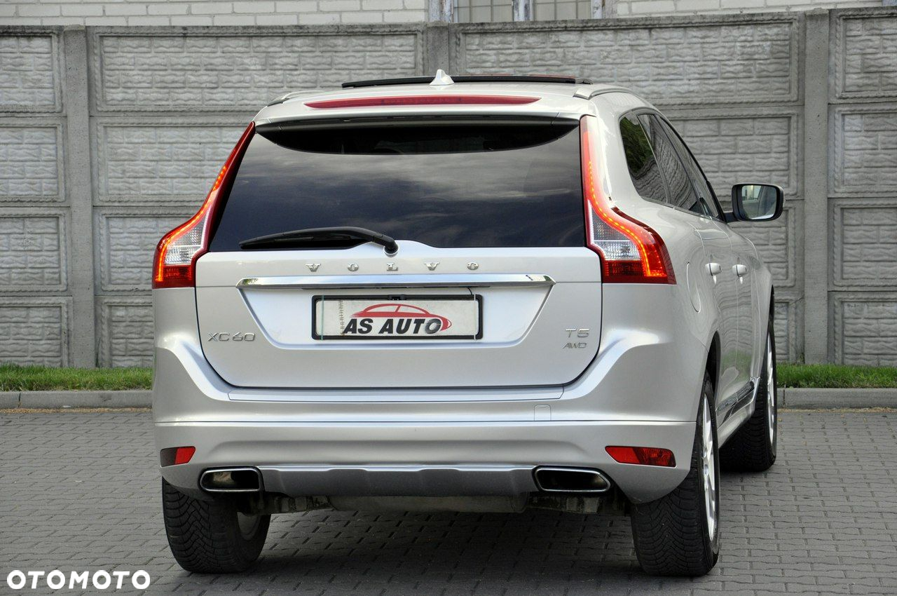 Volvo XC 60 T5 AWD Momentum - 4