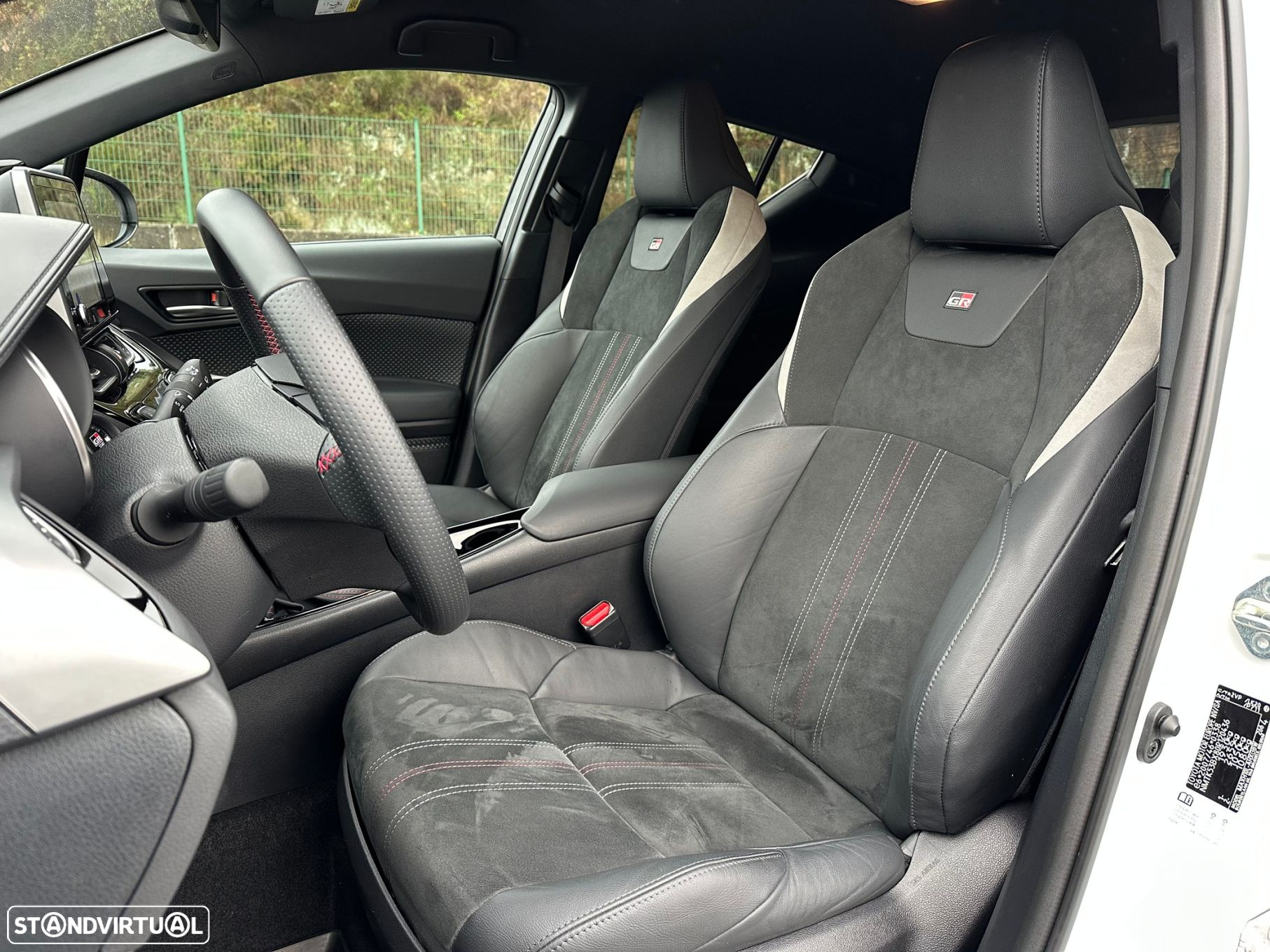 Toyota C-HR 2.0 Hybrid GR Sport - 4