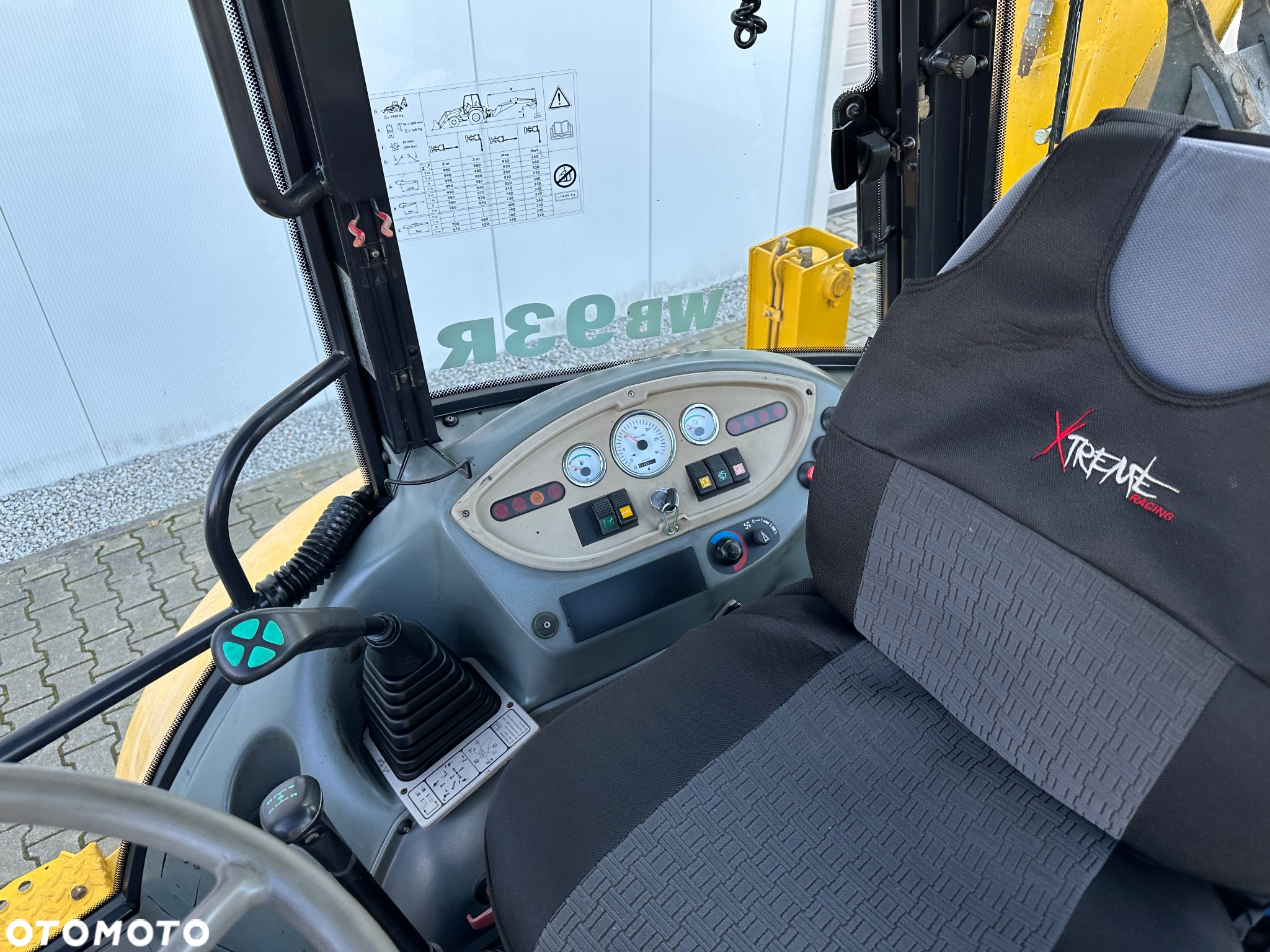 Komatsu WB93R - 20