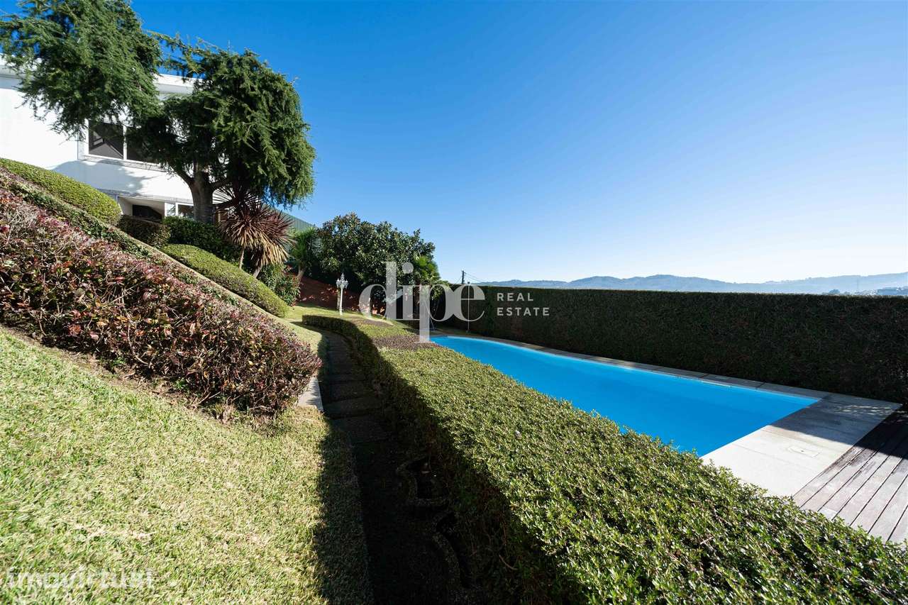 Moradia com piscina e vistas panorâmicas - Grande imagem: 3/38