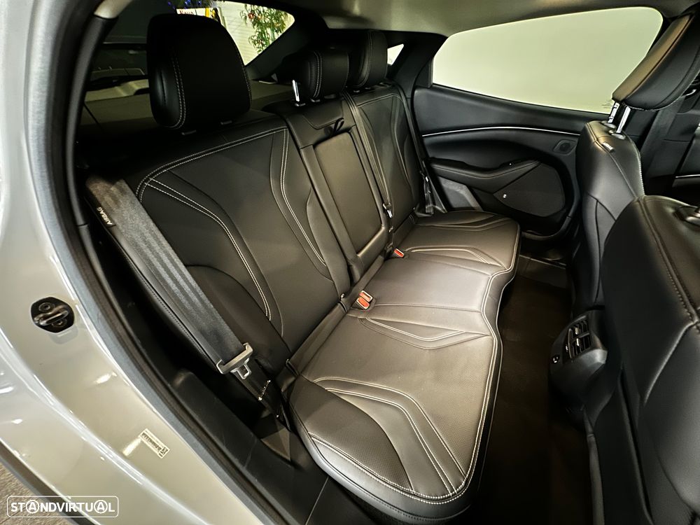 Ford Mustang Mach-E 75.7 kWh Premium AWD - 33