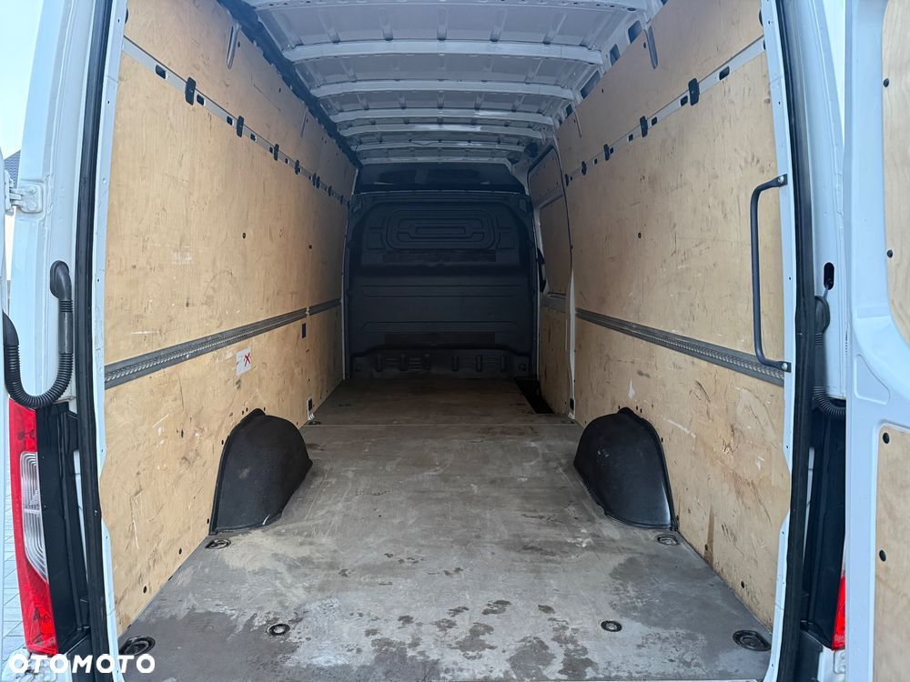 Mercedes-Benz Sprinter - 15