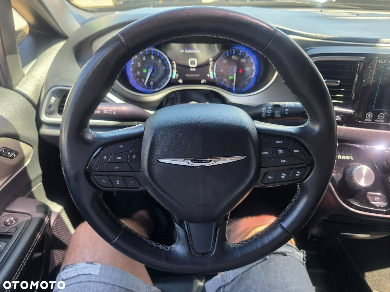 Chrysler Pacifica - 10