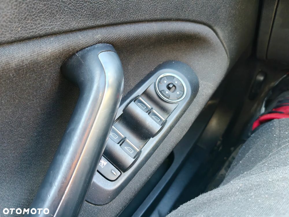 Ford Mondeo SW 1.8 TDCi Gold X - 23