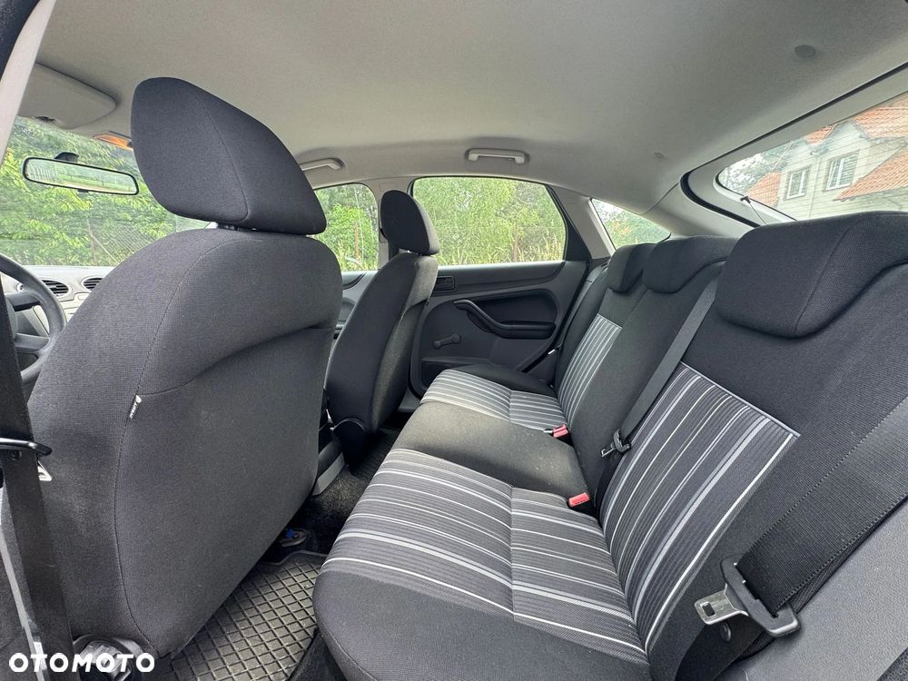 Ford Focus 1.6 Ambiente - 14