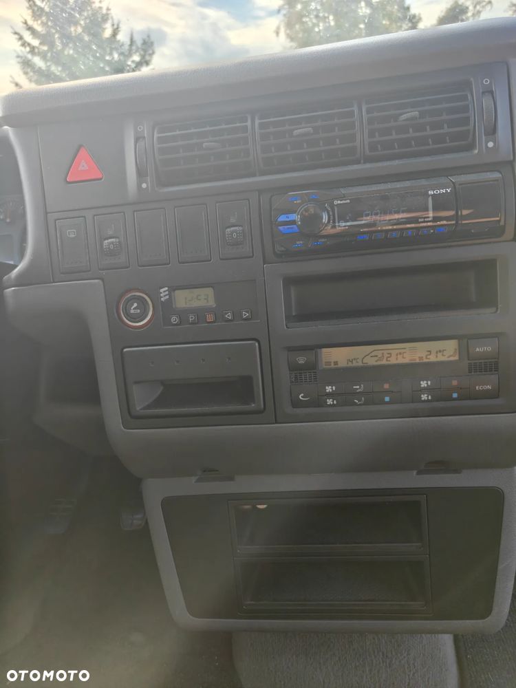 Volkswagen Multivan Standard - 16