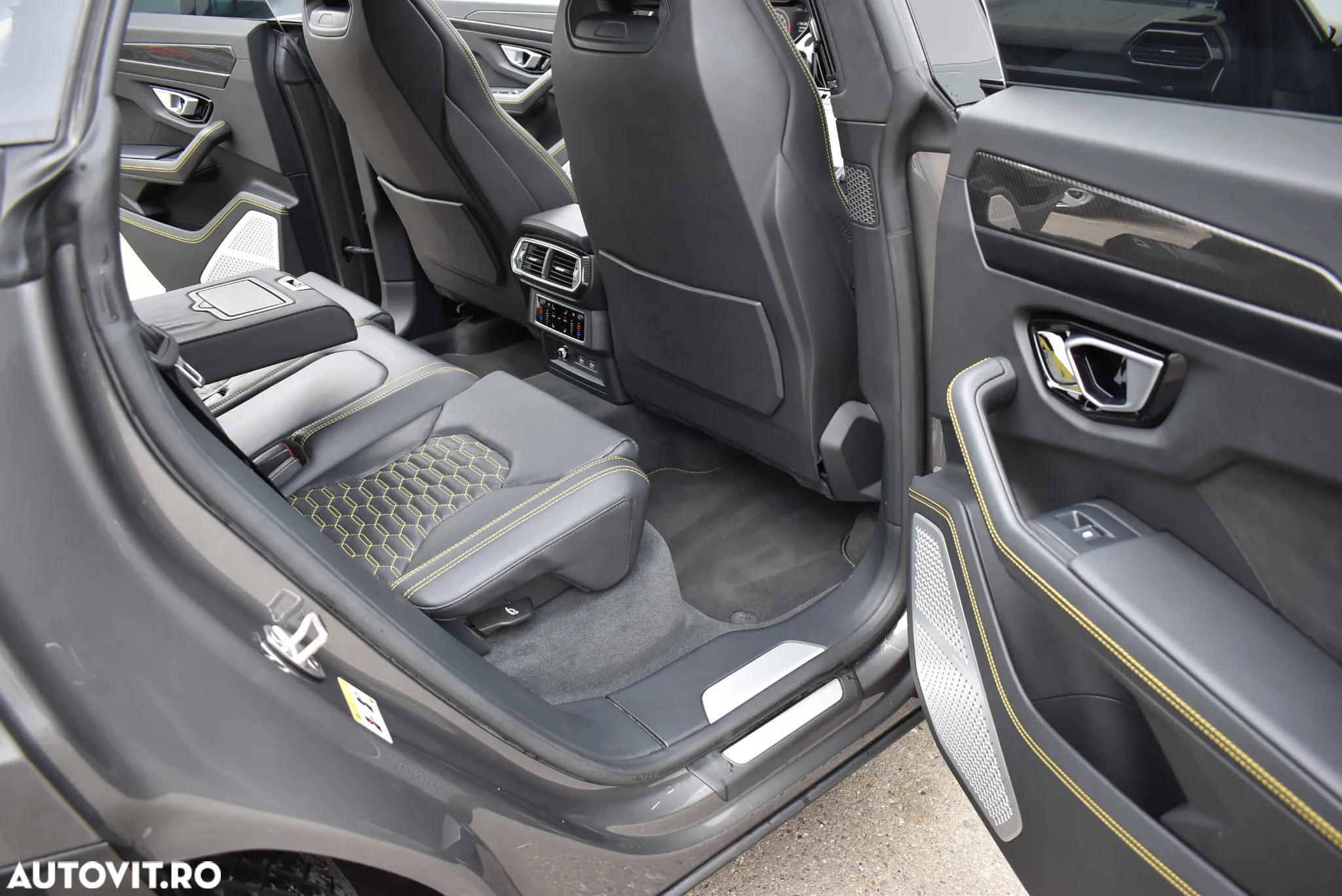 Lamborghini URUS - 24