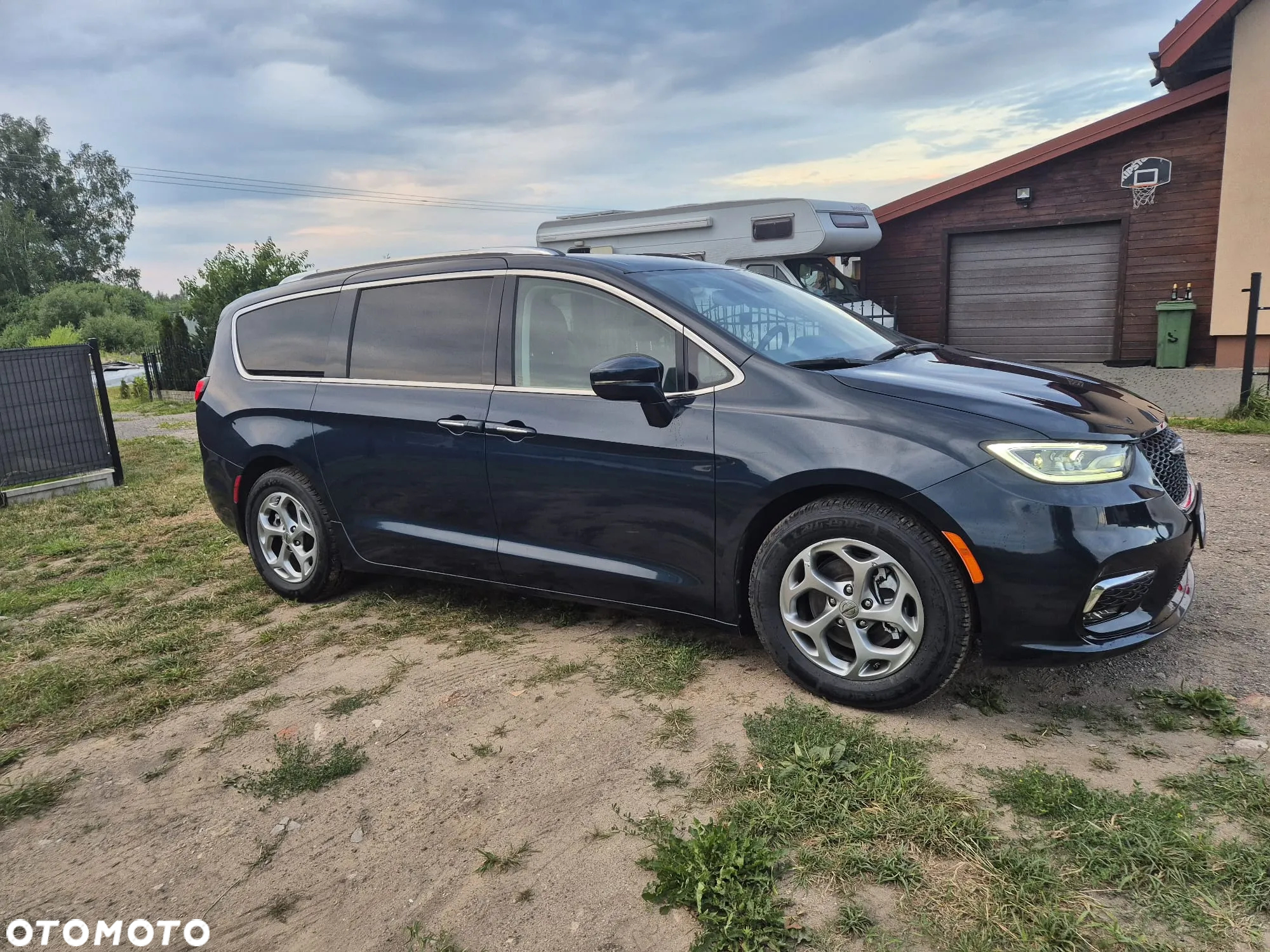 Chrysler Pacifica - 12