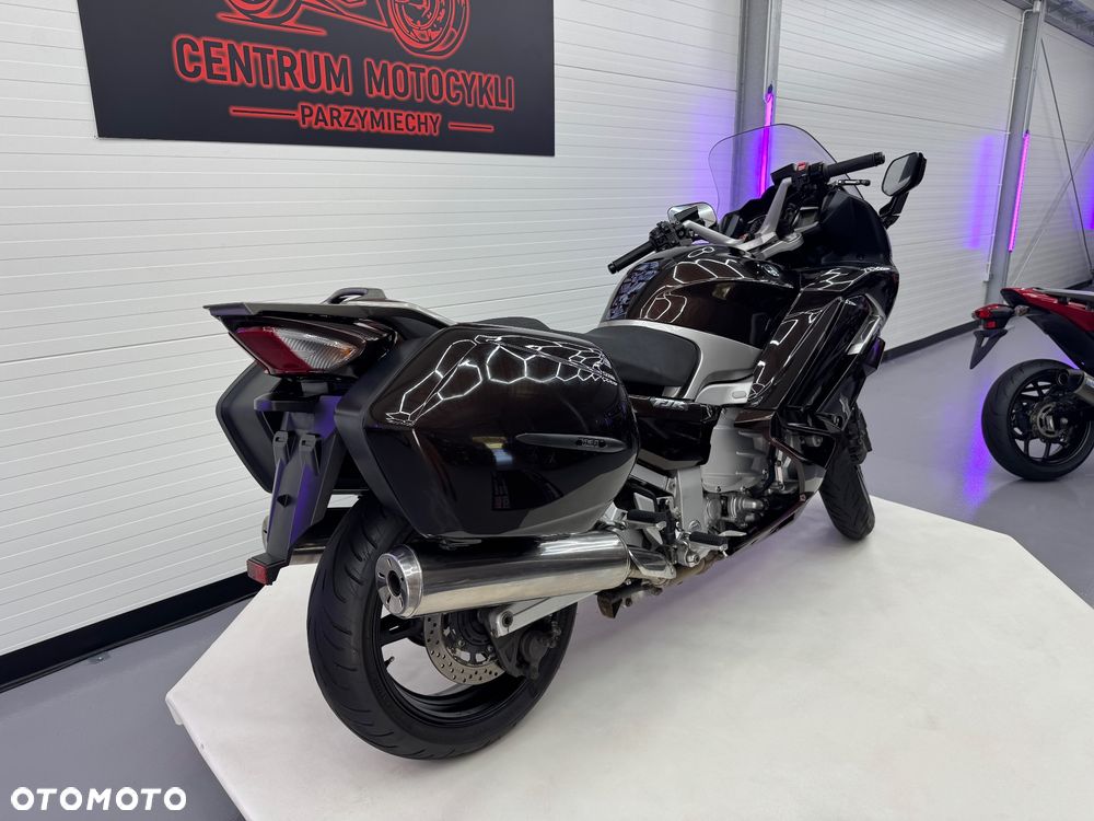 Yamaha FJR - 4