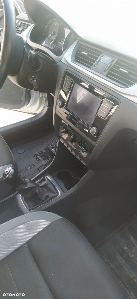 Skoda RAPID 1.0 TSI Active - 10