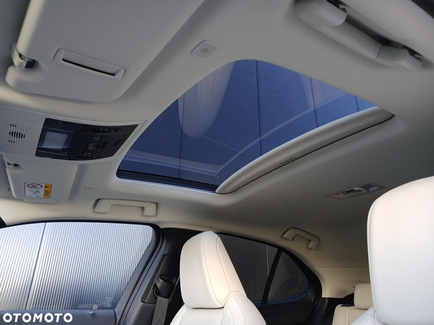 Lexus UX - 12