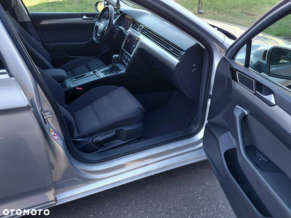 Volkswagen Passat 2.0 TDI SCR Comfortline DSG - 14
