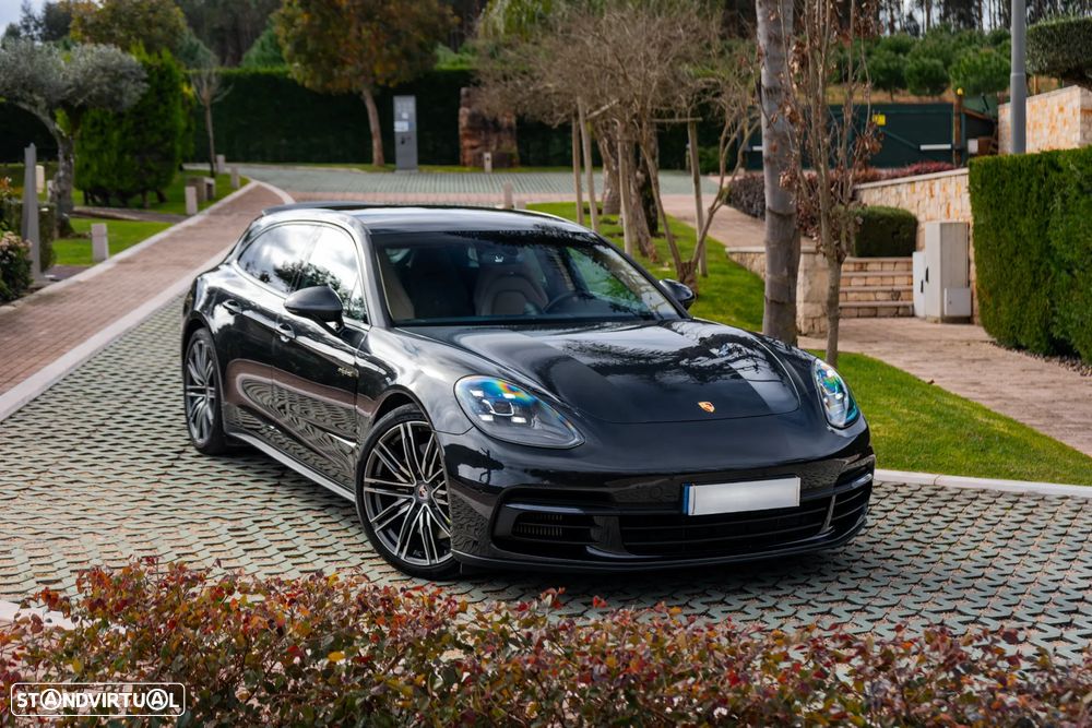 Porsche Panamera Sport Turismo 4 E-Hybrid - 1