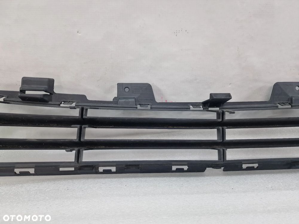 OPEL ZAFIRA C LIFT 15- KRATKA ŚRODKOWA ZDERZAKA PRZEDNIEGO PRZÓD , NR 39079784 , NR AUKCJI KR508 - 9