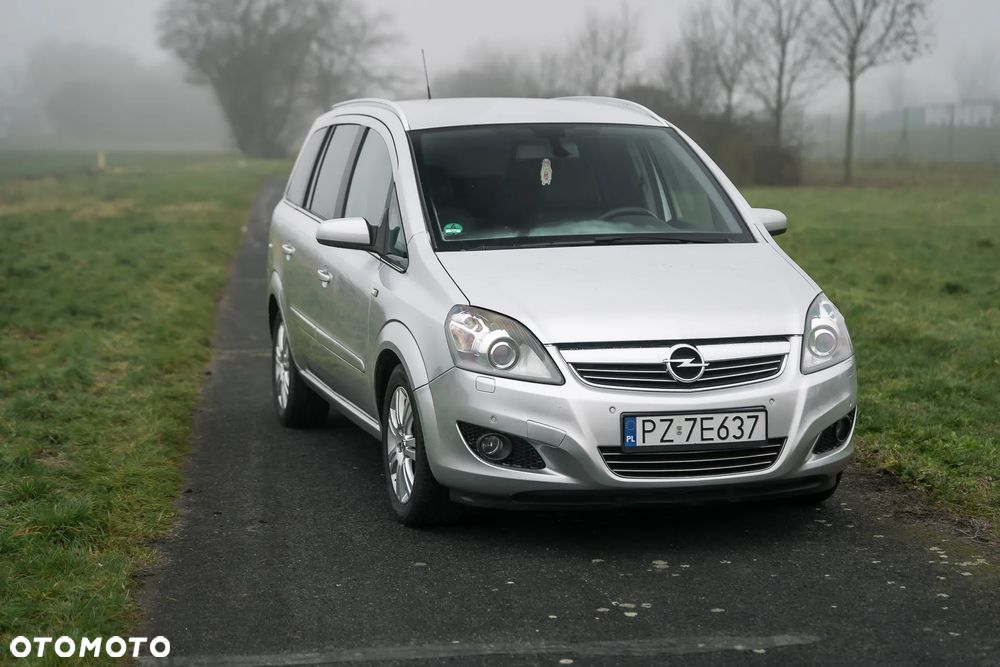 Opel Zafira 1.8 Cosmo - 1
