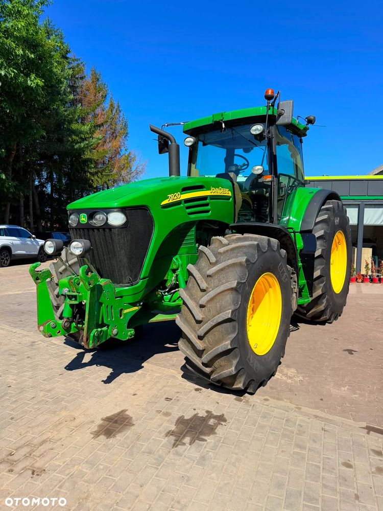 John Deere 7920 - 8