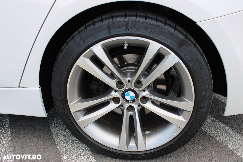 BMW Seria 3 320i Aut. Sport Line - 13