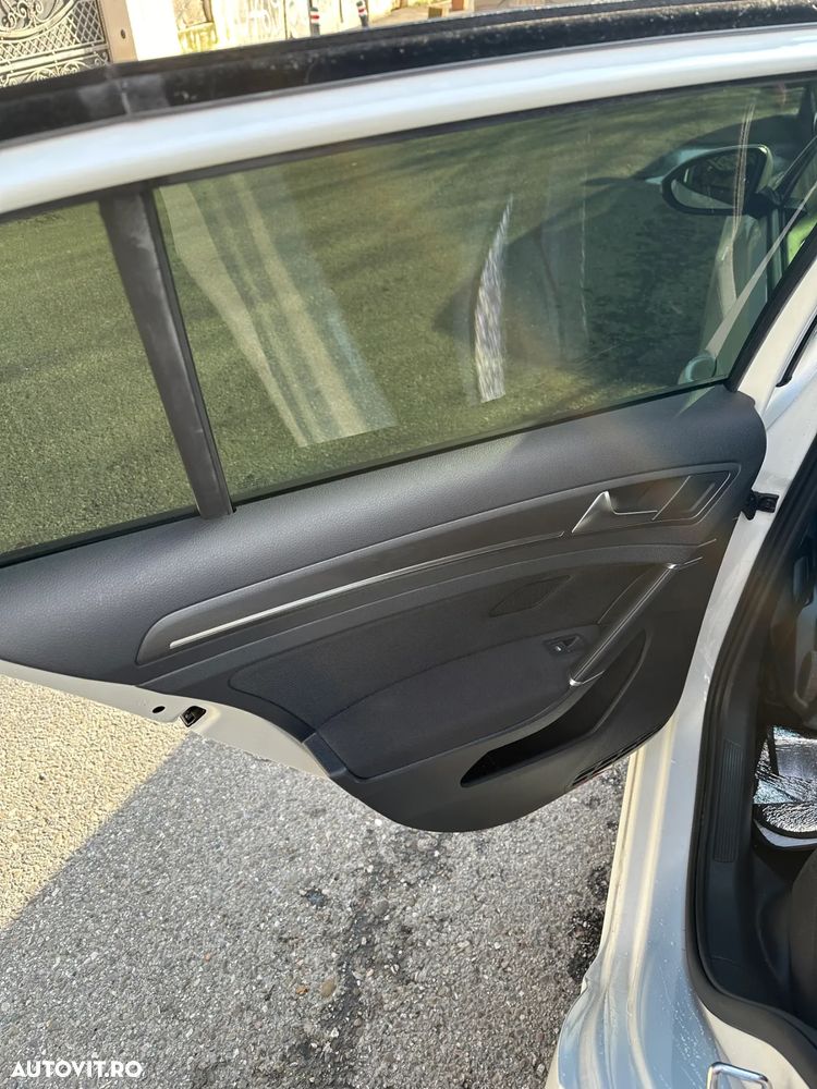 Volkswagen Golf - 32